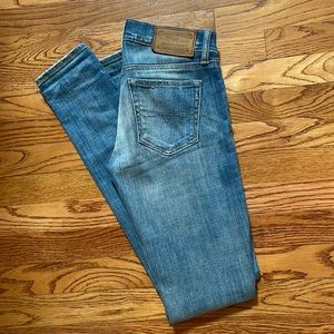 Polo Ralph Lauren SZ 25 distressed vintage wash Tompkins skinny jeans. Low rise.